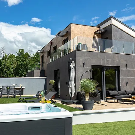 Villa Porta Verde I - Private Pool Villa Balatonalmádi