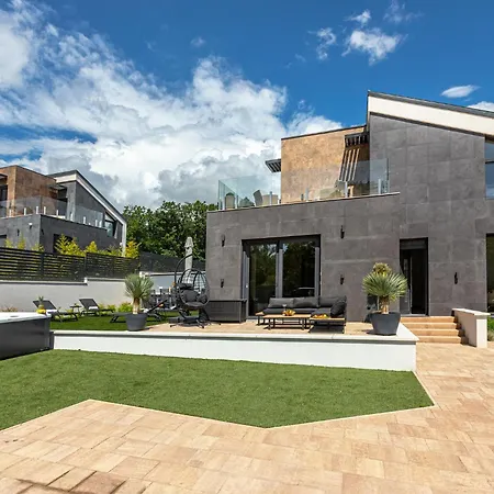 Villa Porta Verde I - Private Pool Villa Balatonalmádi